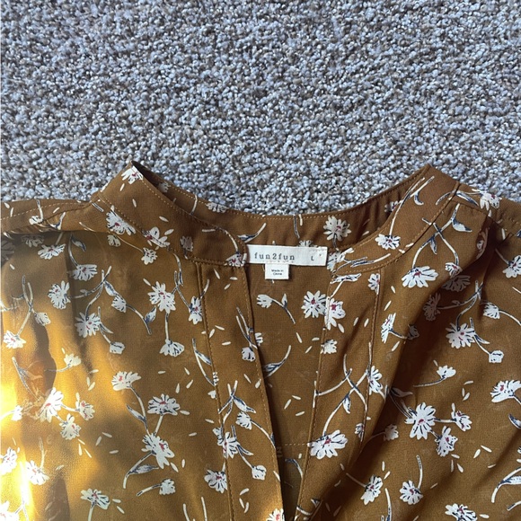 FLORAL TOP - Picture 2 of 3